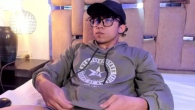 AkazaBoy  online show from 02/23/26, 04:36