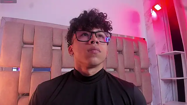 AkazaBoy  online show from 11/04/25, 05:44