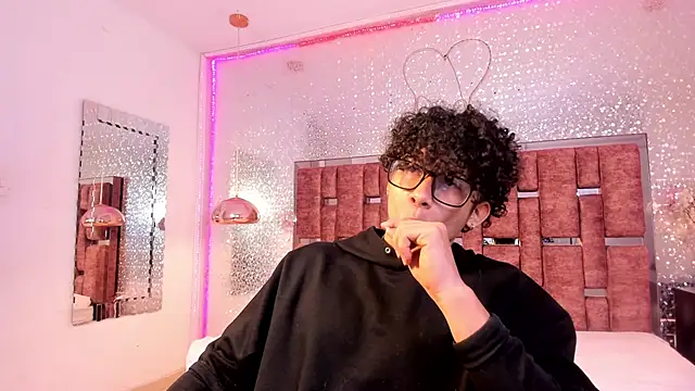 AkazaBoy  online show from 04/27/26, 06:11