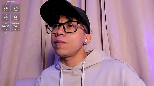 AkazaBoy  online show from 03/18/26, 04:59