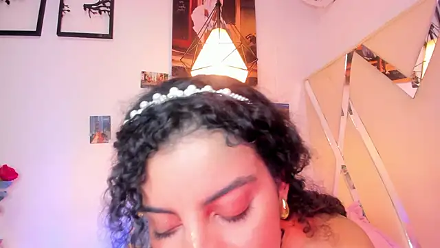 Snapshot of CurlyRose__ chatting on 03/16/25, 12:12 CurlyRose online show from 03/16/25, 12:12