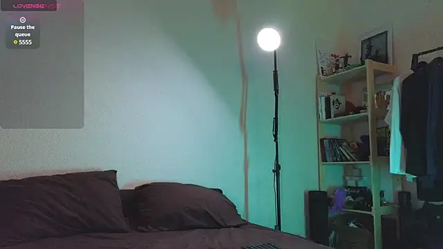 Space X Roxy  online show from 02/17/25, 05:44