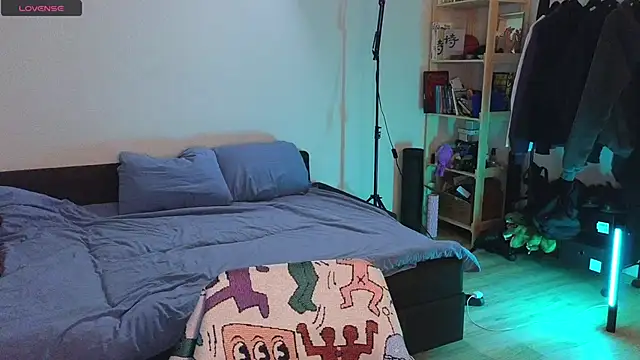 Space X Roxy  online show from 03/03/25, 05:09