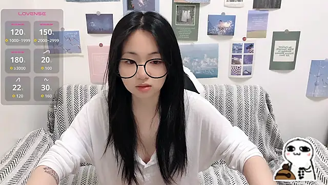 Snapshot of LiLiYbaby chatting on 04/27/26, 06:44 LiLiYbaby online show from 04/27/26, 06:44
