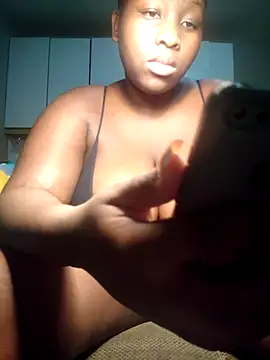 Snapshot of MelaninBear chatting on 03/19/25, 07:38 MelaninBear online show from 03/19/25, 07:38