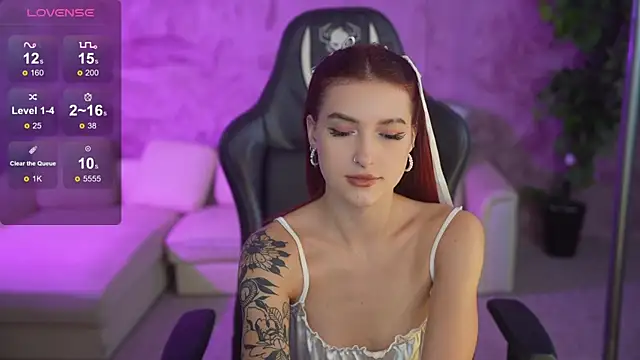 Magnetic Mia  online show from 10/28/25, 12:33