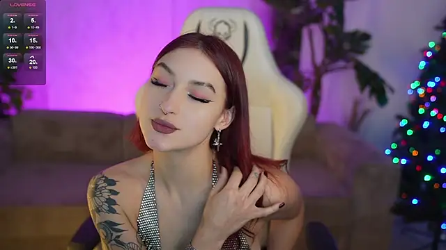 Magnetic Mia  online show from 12/17/25, 03:22