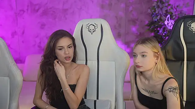 Magnetic Mia  online show from 02/21/25, 04:05