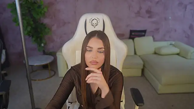 Magnetic Mia  online show from 11/08/25, 12:47