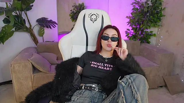 Magnetic Mia  online show from 03/09/25, 09:24