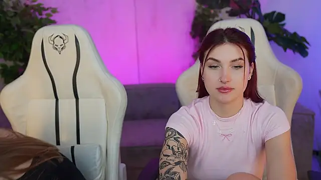 Magnetic Mia  online show from 03/21/25, 05:54