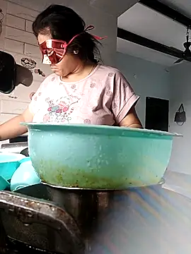 Snapshot of Punjabi_beauty123 chatting on 10/29/25, 07:51 Punjabi beauty123 online show from 10/29/25, 07:51