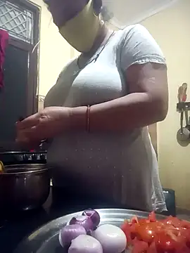 Snapshot of Punjabi_beauty123 chatting on 12/15/24, 01:43 Punjabi beauty123 online show from 12/15/24, 01:43