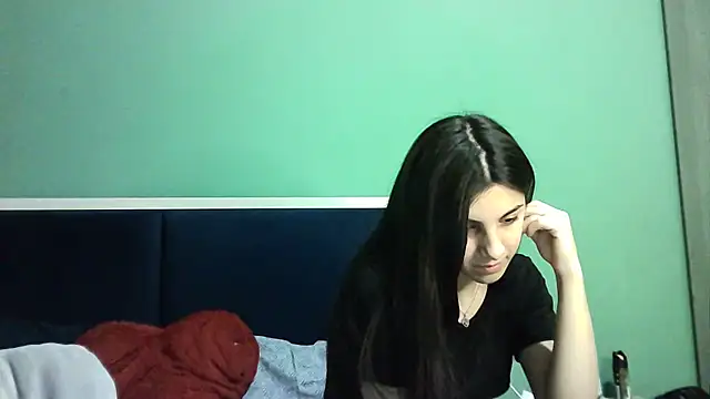 Snapshot of Ahotkittyxxx chatting on 01/17/25, 04:04 Ahotkittyxxx online show from 01/17/25, 04:04