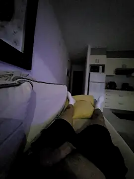 Snapshot of omarito100 chatting on 10/07/25, 08:54 omarito100 online show from 10/07/25, 08:54