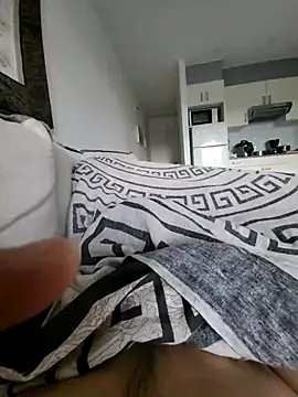 Snapshot of omarito100 chatting on 10/14/25, 07:09 omarito100 online show from 10/14/25, 07:09