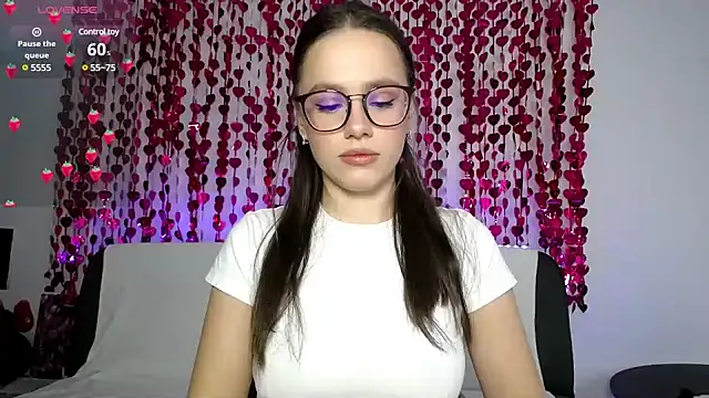 Snapshot of Emillias chatting on 02/20/25, 12:57 Emillias online show from 02/20/25, 12:57