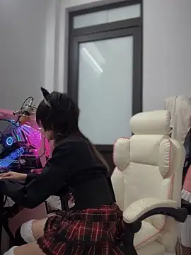 Snapshot of RassieRaph chatting on 10/24/25, 07:35 RassieRaph online show from 10/24/25, 07:35