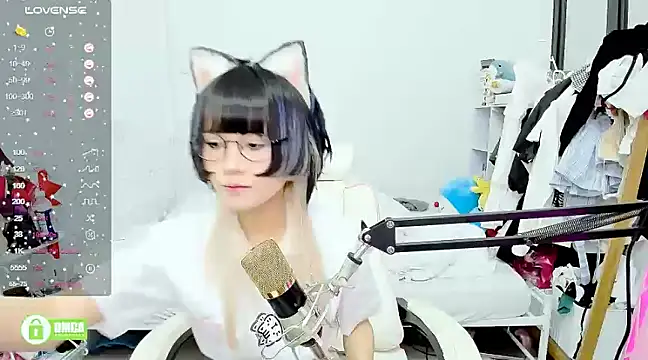 Snapshot of RassieRaph chatting on 03/10/25, 04:03 RassieRaph online show from 03/10/25, 04:03