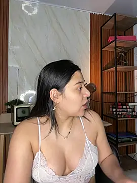 floriamANDjazmin online show from 06/24/26, 06:50