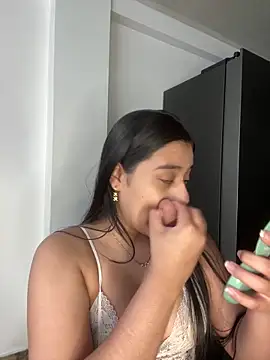 floriamANDjazmin online show from 04/12/26, 08:56