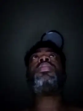 Snapshot of SLOWSTRO chatting on 10/22/25, 12:37 SLOWSTRO online show from 10/22/25, 12:37