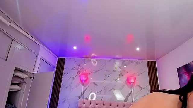 AuroraDiaz online show from 12/17/25, 07:52