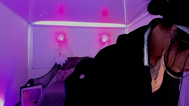 AuroraDiaz online show from 11/03/25, 06:22