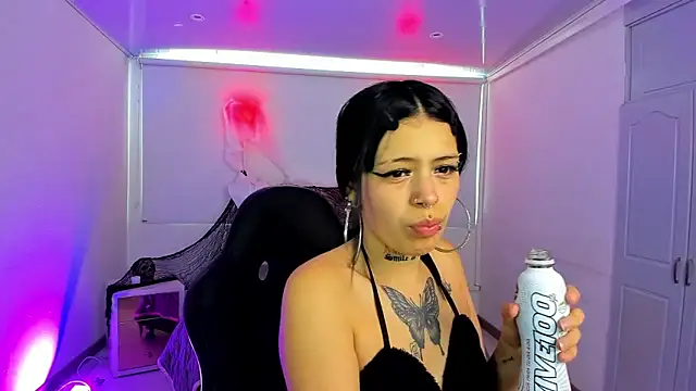 AuroraDiaz online show from 10/28/25, 07:35