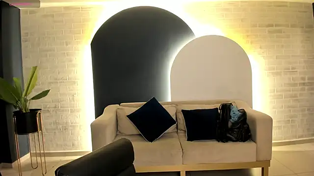 TaraLawrence online show from 11/25/25, 03:51