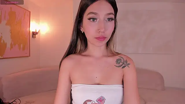 TaraLawrence online show from 11/11/25, 02:39