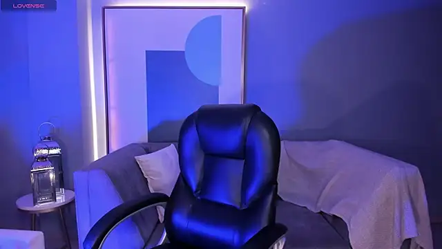 TaraLawrence online show from 03/04/25, 03:22