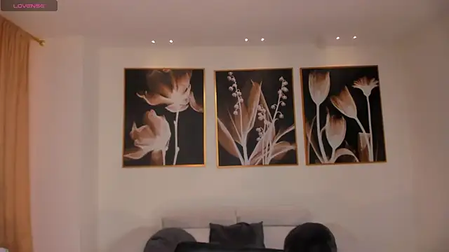 TaraLawrence online show from 11/22/25, 02:43