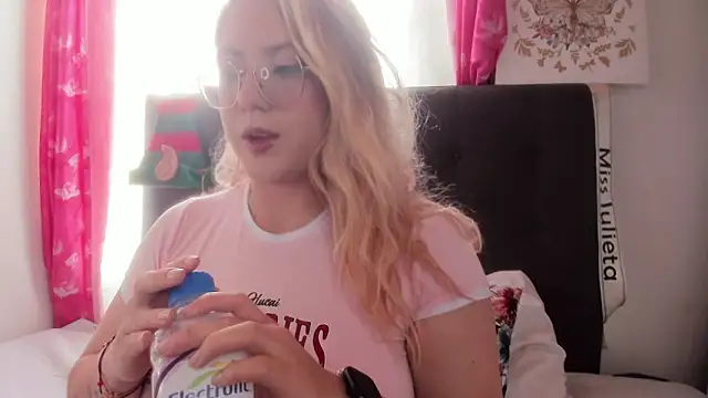 Snapshot of miss_julietaa chatting on 12/18/25, 03:38 miss julietaa online show from 12/18/25, 03:38