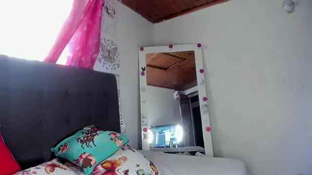 Snapshot of miss_julietaa chatting on 12/04/25, 03:33 miss julietaa online show from 12/04/25, 03:33