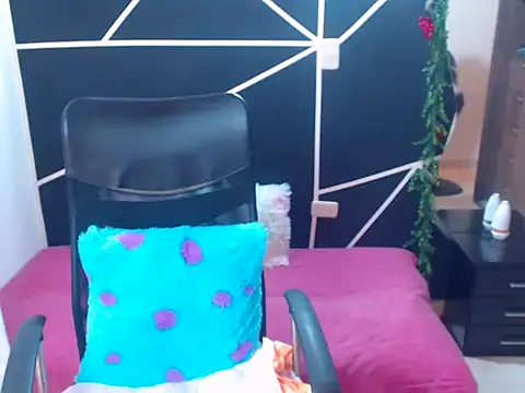 LUCY LI online show from 03/10/25, 06:34