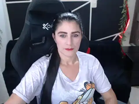 LUCY LI online show from 11/23/25, 07:02