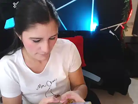 LUCY LI online show from 11/16/25, 07:29