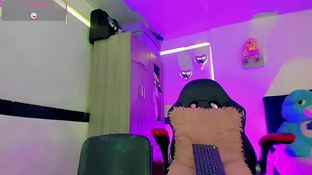 Hellen moons   online show from 04/11/26, 07:06