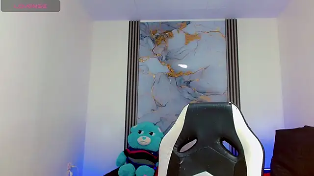 Hellen moons   online show from 03/18/25, 01:13