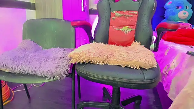 Hellen moons   online show from 04/07/26, 07:04