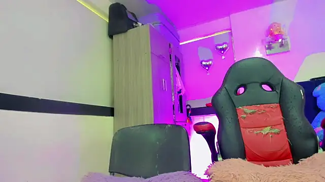 Hellen moons   online show from 03/28/26, 07:04