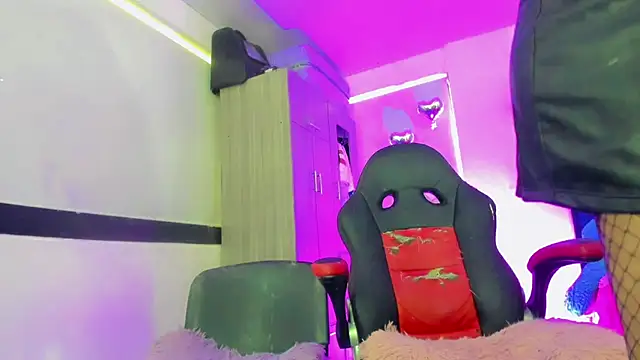 Hellen moons   online show from 03/27/26, 07:04