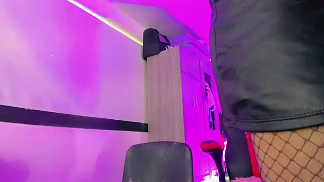 Hellen moons   online show from 03/25/26, 07:02