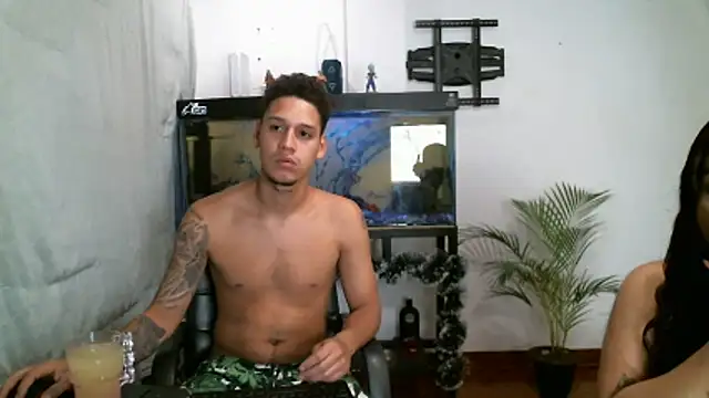 Snapshot of JacobandChloee chatting on 12/21/25, 08:42 JacobandChloee online show from 12/21/25, 08:42