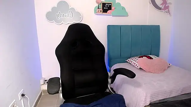  18 laura online show from 12/24/24, 02:54