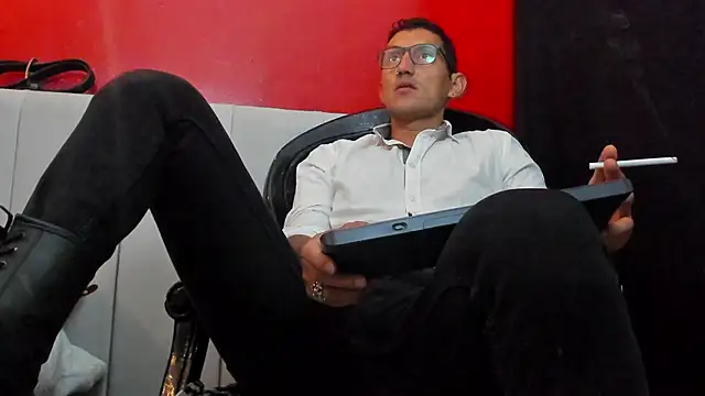 Snapshot of enzopratt chatting on 03/09/25, 03:32 enzopratt online show from 03/09/25, 03:32