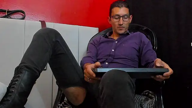 Snapshot of enzopratt chatting on 03/09/25, 12:53 enzopratt online show from 03/09/25, 12:53