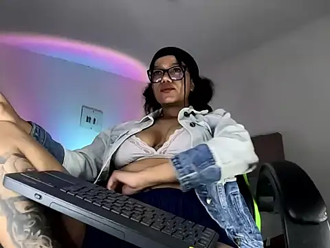 Ale xandra online show from 11/10/25, 05:07