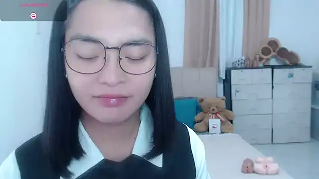Snapshot of zhaviahale21 chatting on 08/04/26, 04:33 zhaviahale21 online show from 08/04/26, 04:33